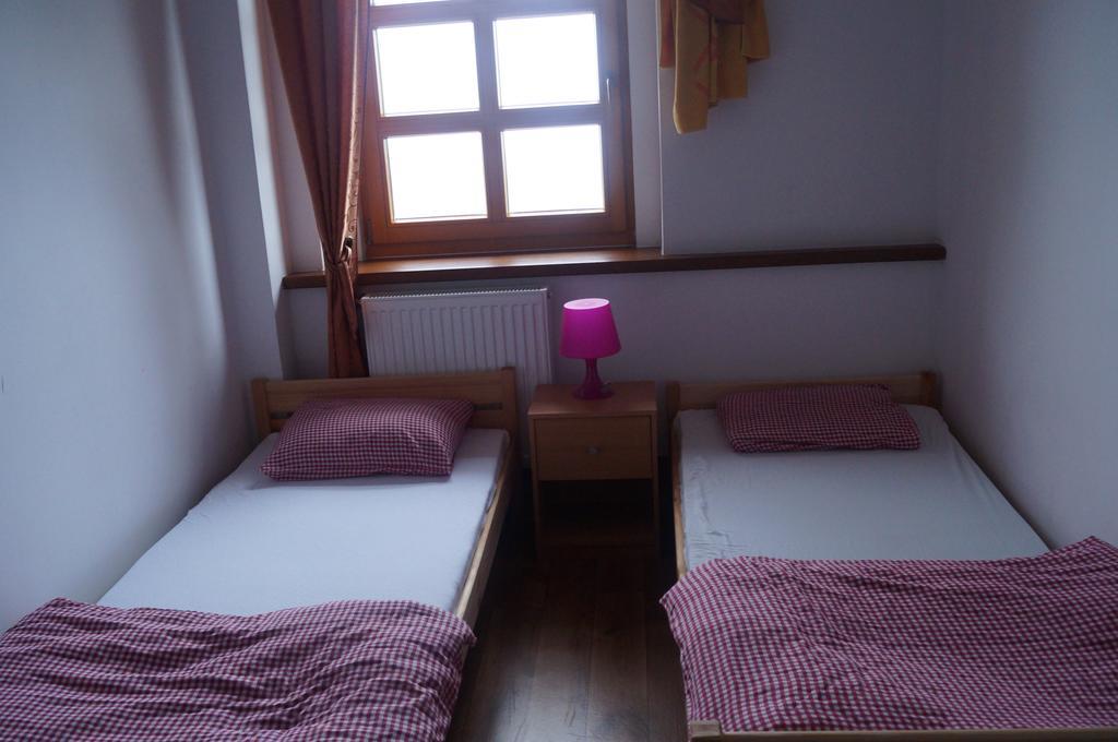 Schronisko Pttk Hala Szrenicka Hostel ชกลาร์สกา ปอเรมบา ห้อง รูปภาพ