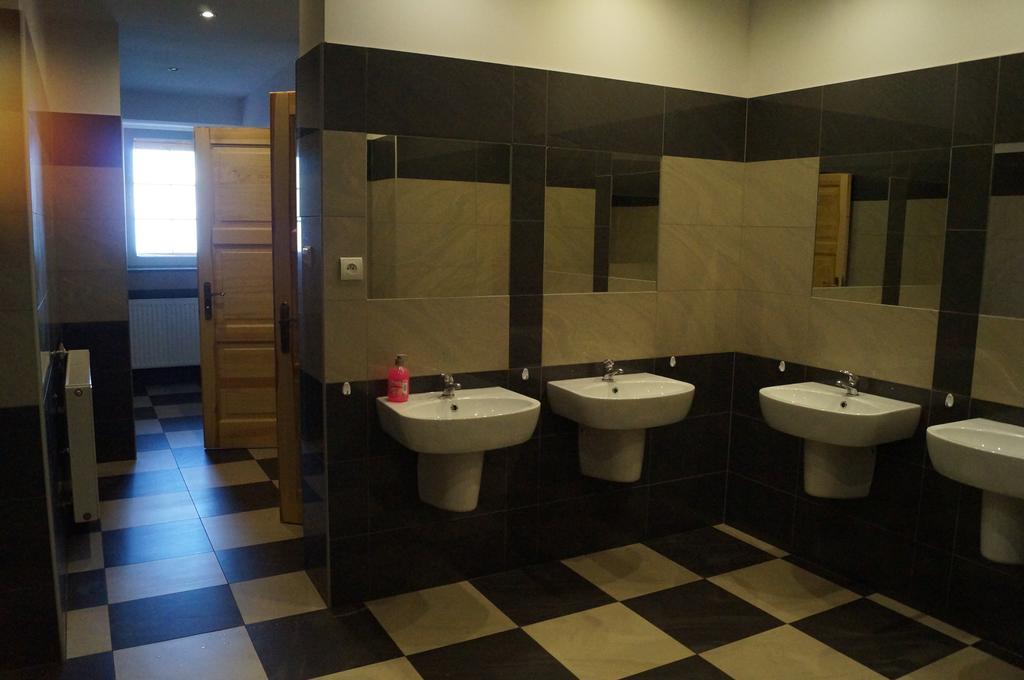 Schronisko Pttk Hala Szrenicka Hostel ชกลาร์สกา ปอเรมบา ห้อง รูปภาพ