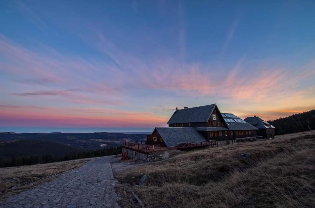 Schronisko Pttk Hala Szrenicka Hostel ชกลาร์สกา ปอเรมบา ภายนอก รูปภาพ