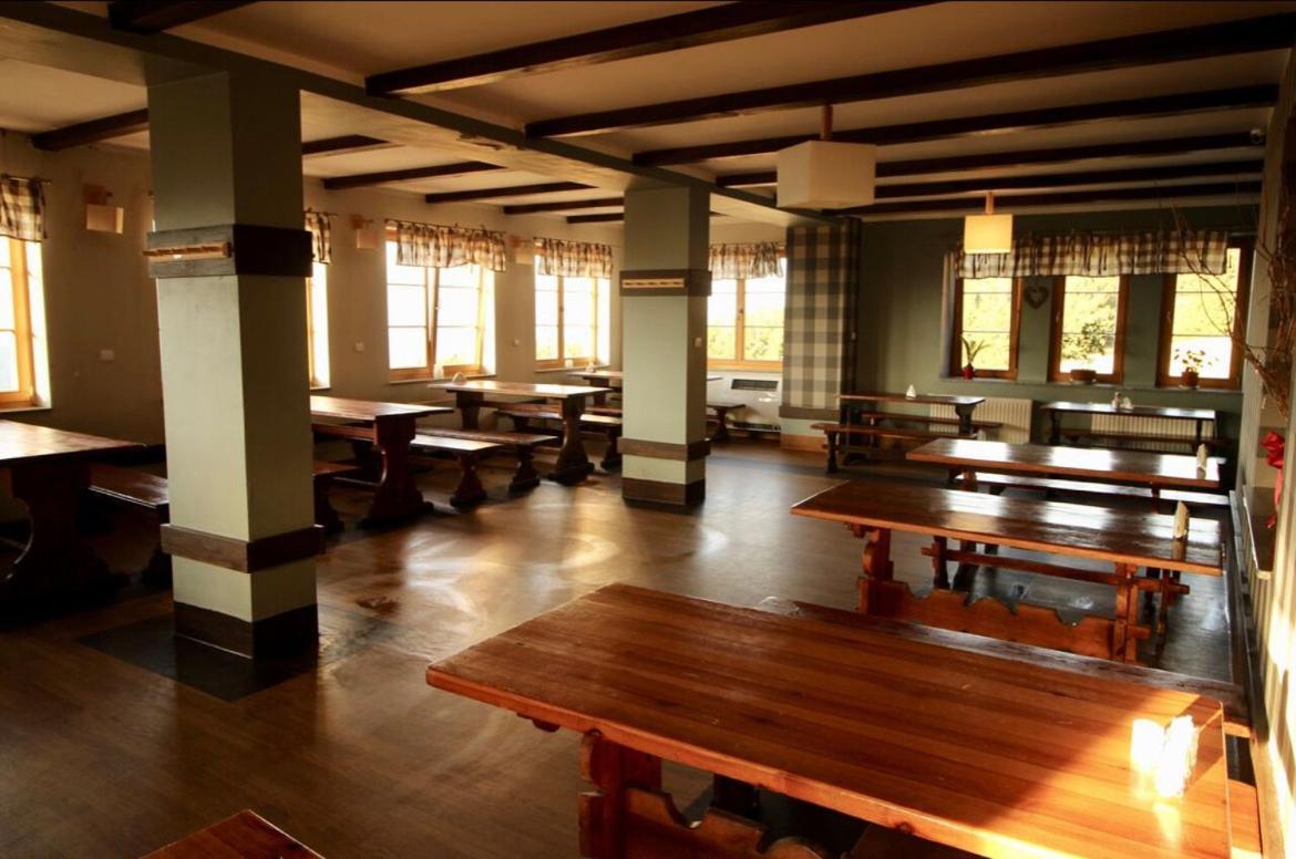 Schronisko Pttk Hala Szrenicka Hostel ชกลาร์สกา ปอเรมบา ภายนอก รูปภาพ